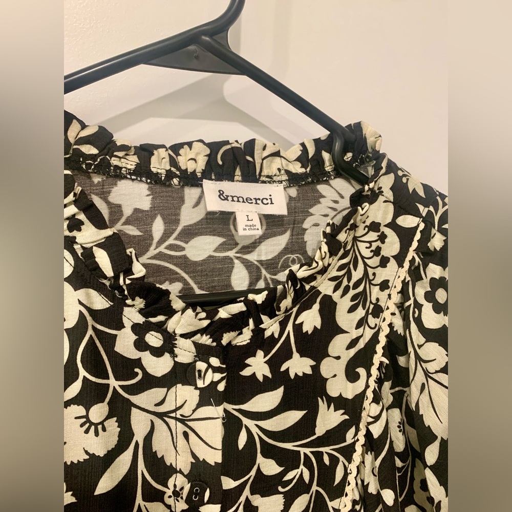 Exaggerated Lantern Sleeve Button Up Blouse - Picture 3 of 6